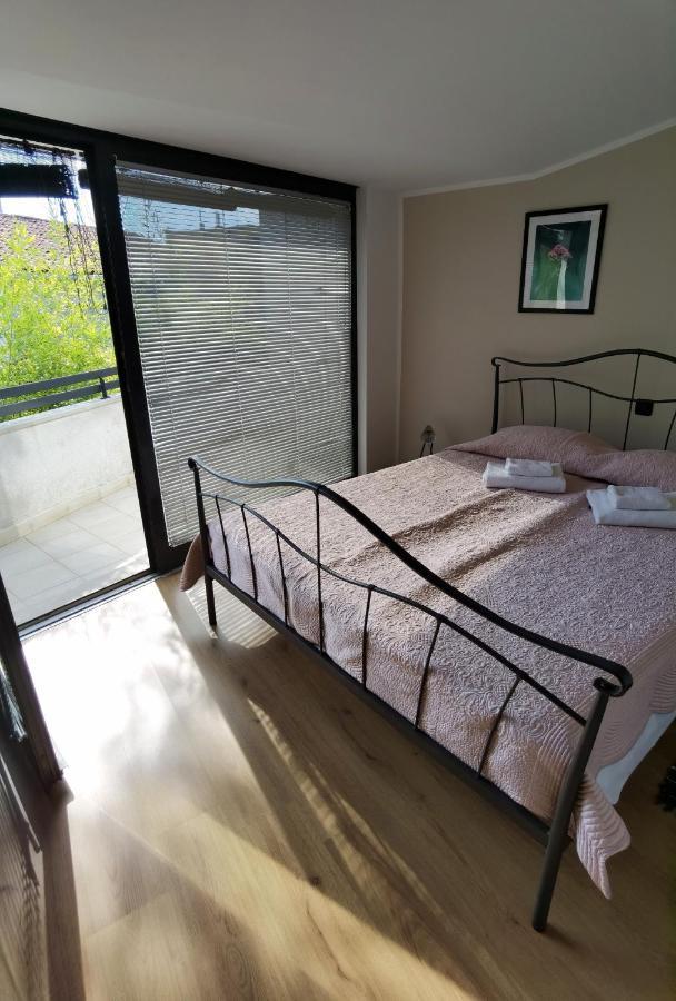 Pine And Lime Apartments Pula Bagian luar foto