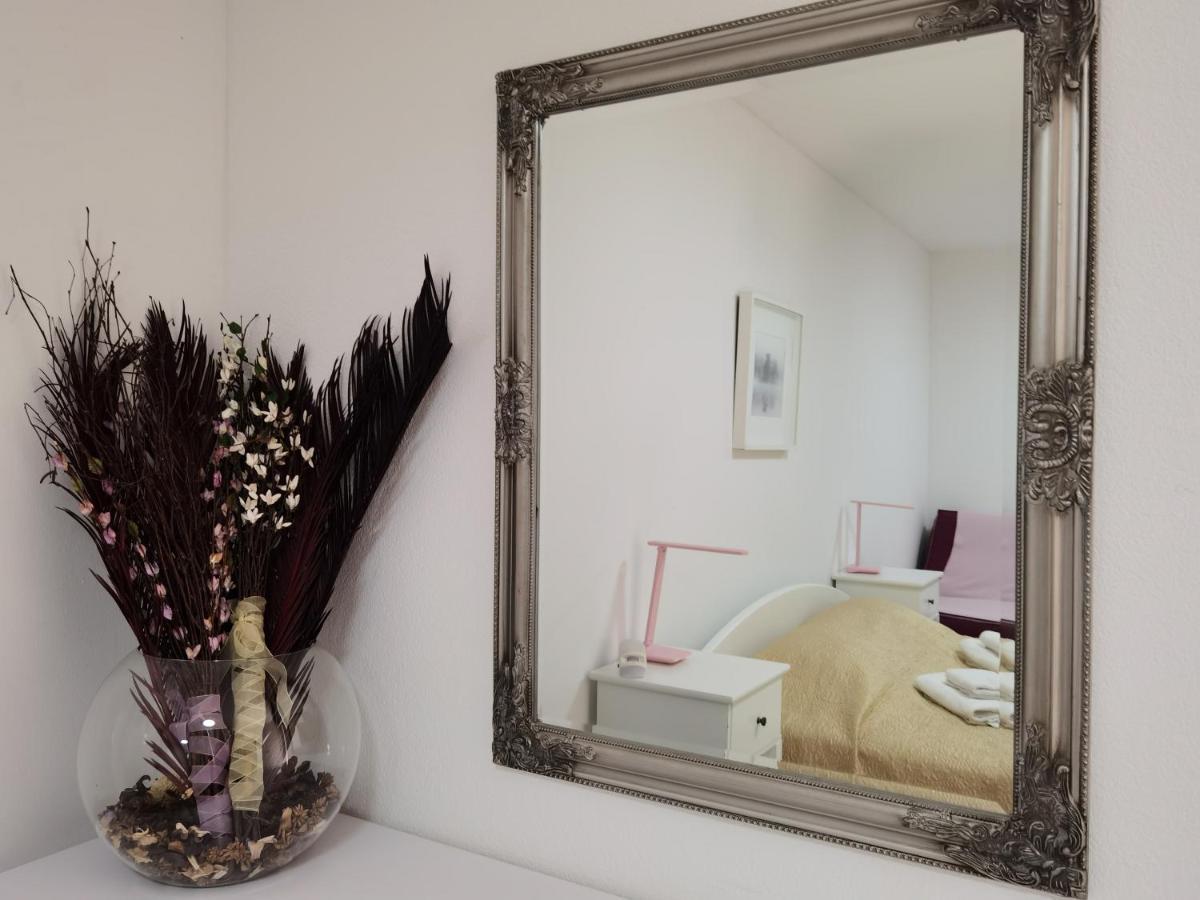 Pine And Lime Apartments Pula Bagian luar foto
